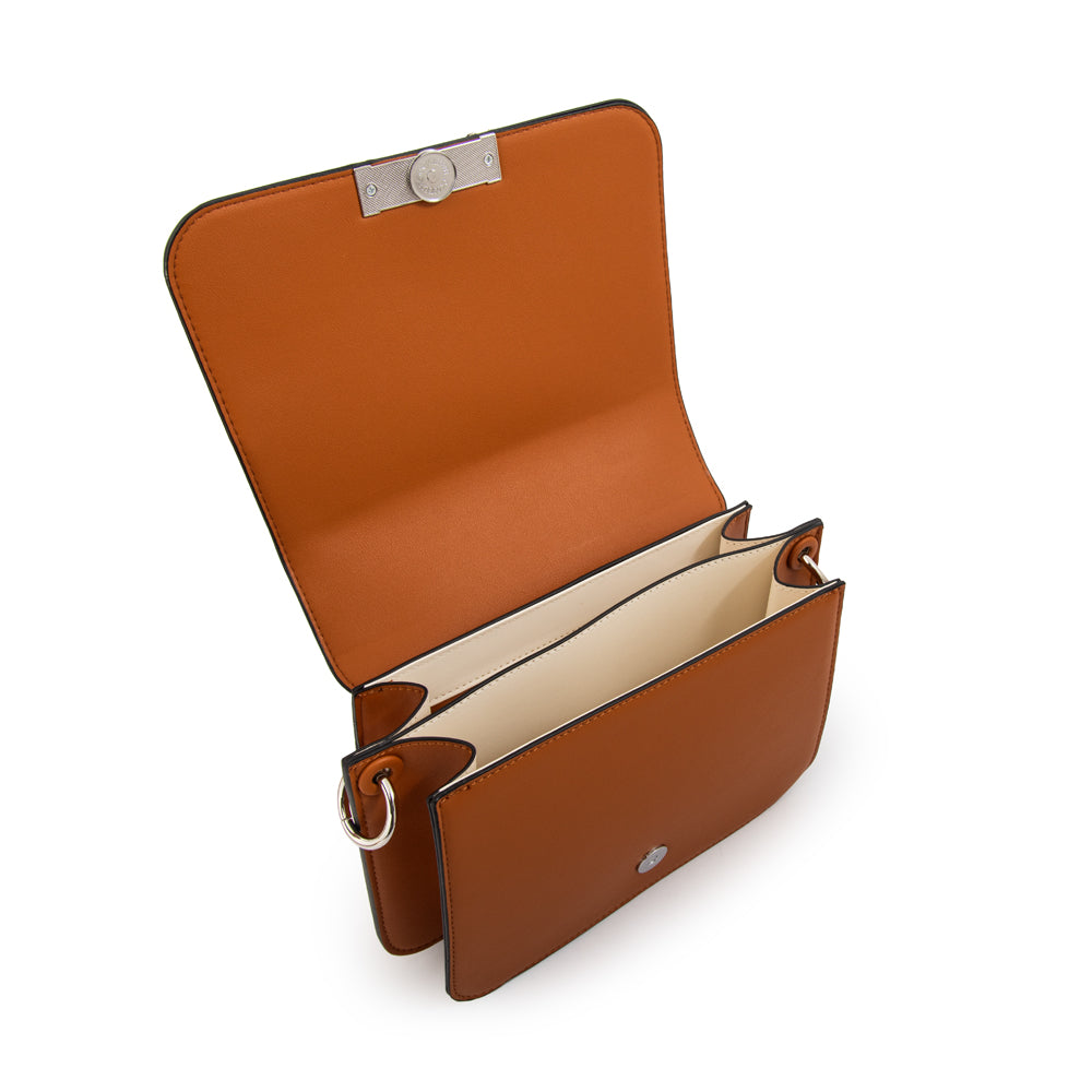 Cartera Bandolera con tapa karina mediana camel