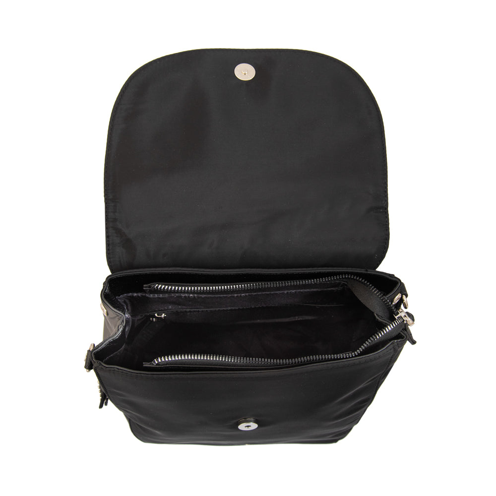 Mochila con tapa marina mediana negro