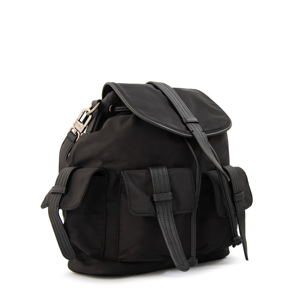 Mochila con tapa ximena negro