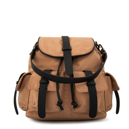 Mochila con tapa ximena mediana beige