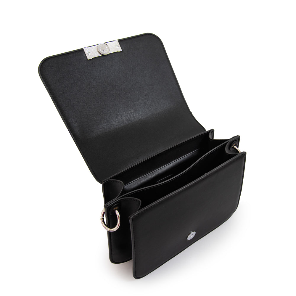 Cartera bandolera con tapa karina mediana negro