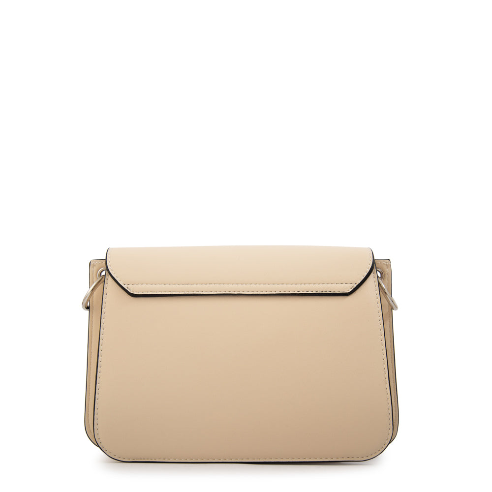 Cartera bandolera con tapa karina mediana blanco crudo