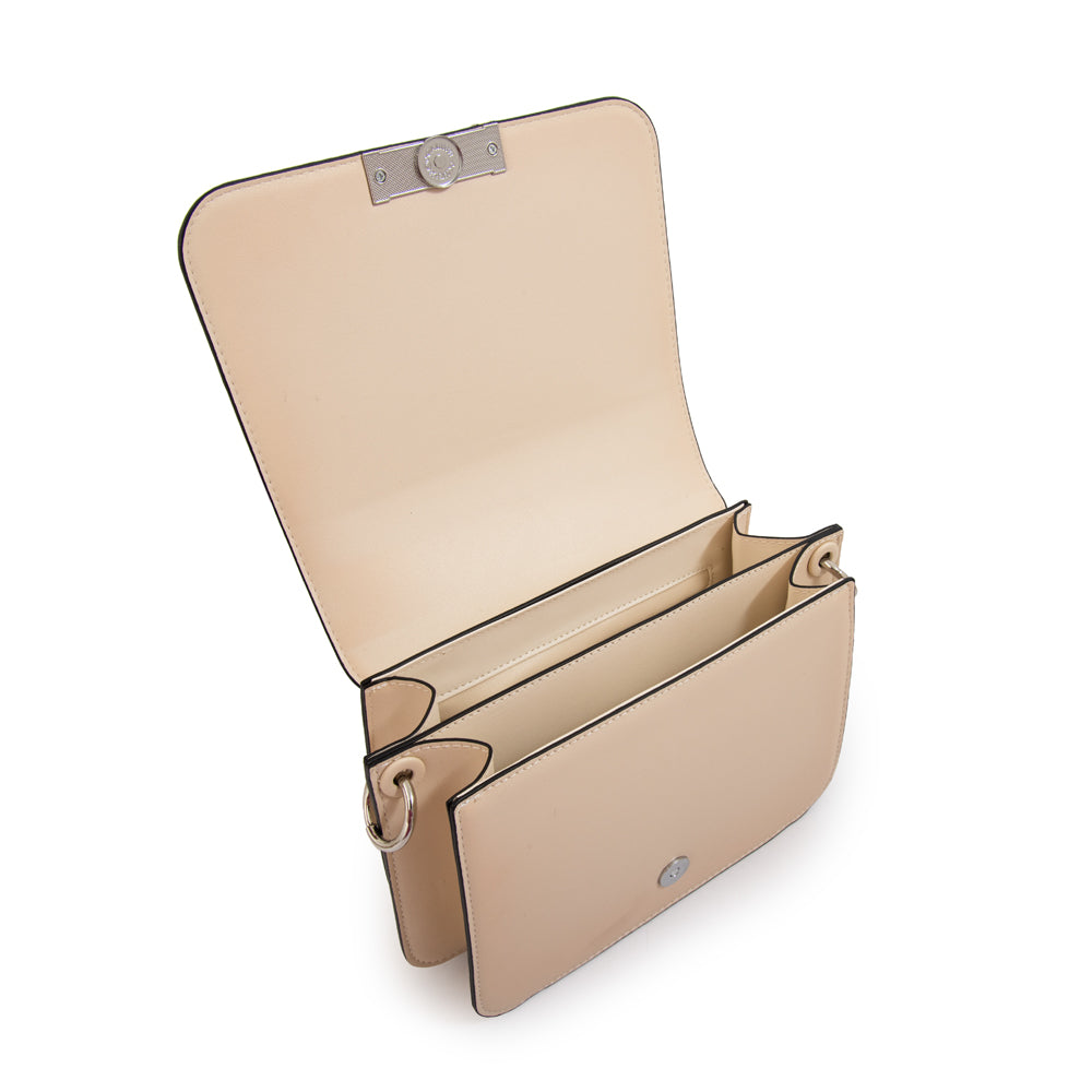 Cartera bandolera con tapa karina mediana blanco crudo