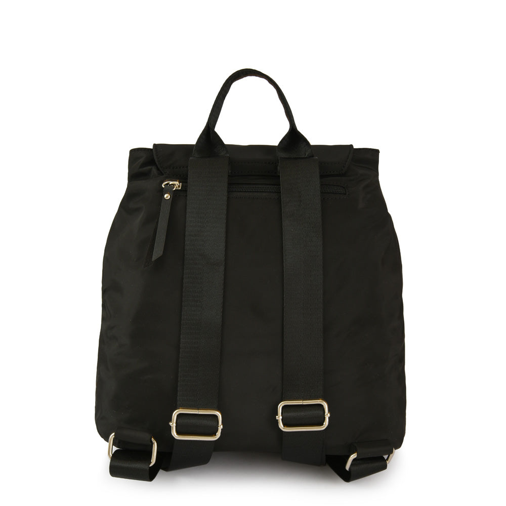 Mochila con tapa amara mediana negro