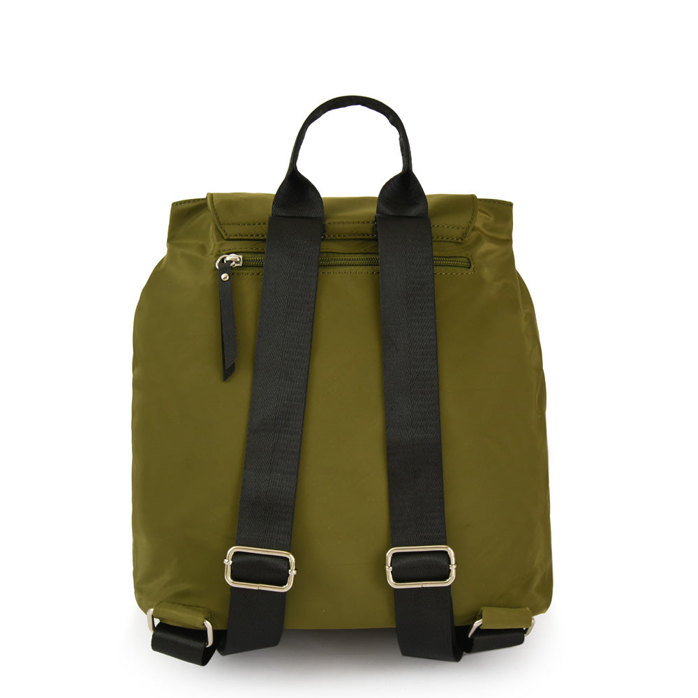Mochila con tapa amara mediana verde oliva